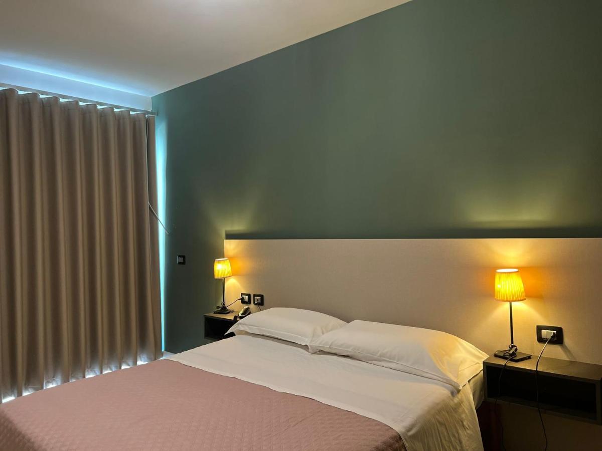 Hotel Futuro Aversa Kültér fotó