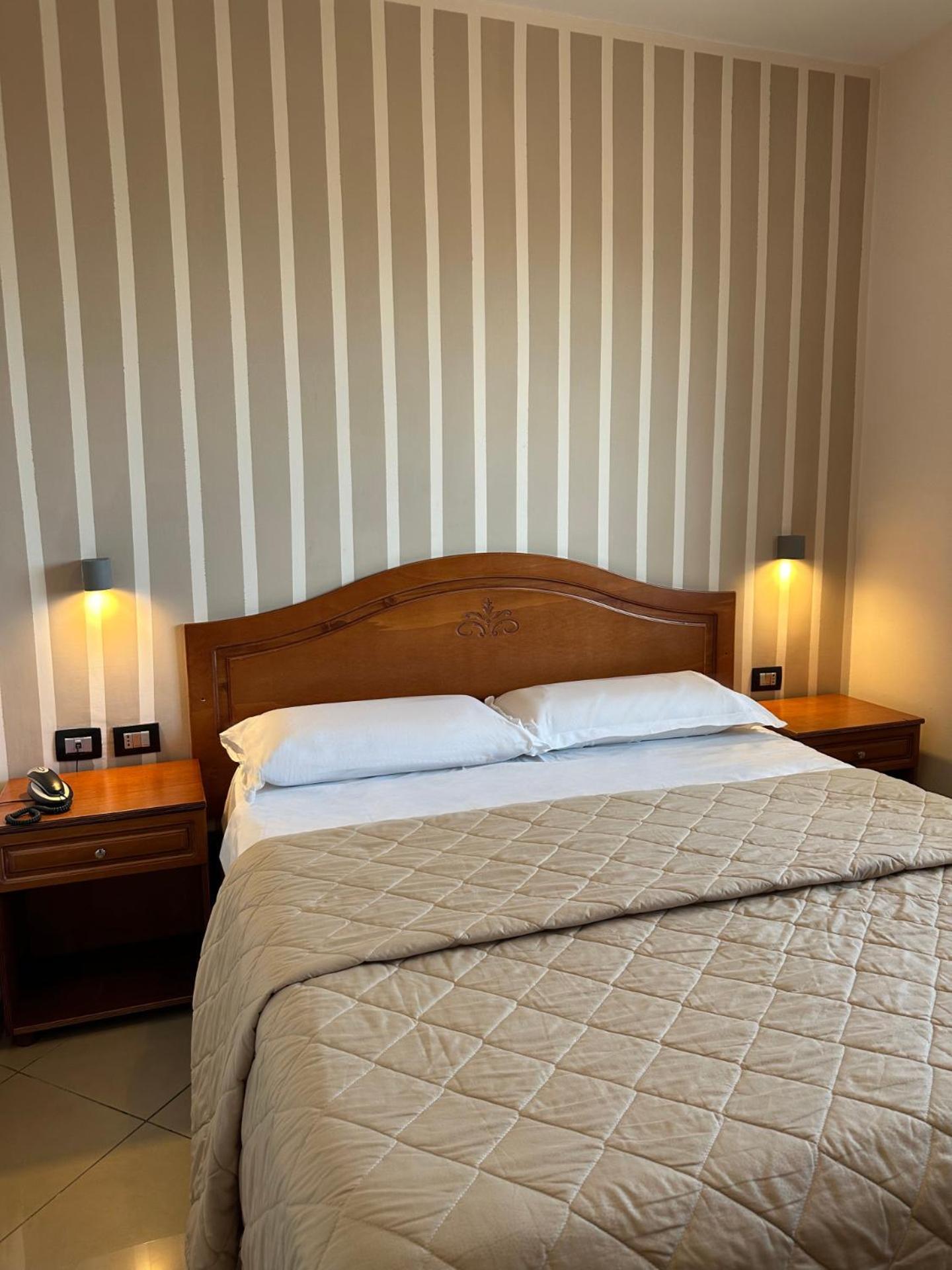 Hotel Futuro Aversa Kültér fotó