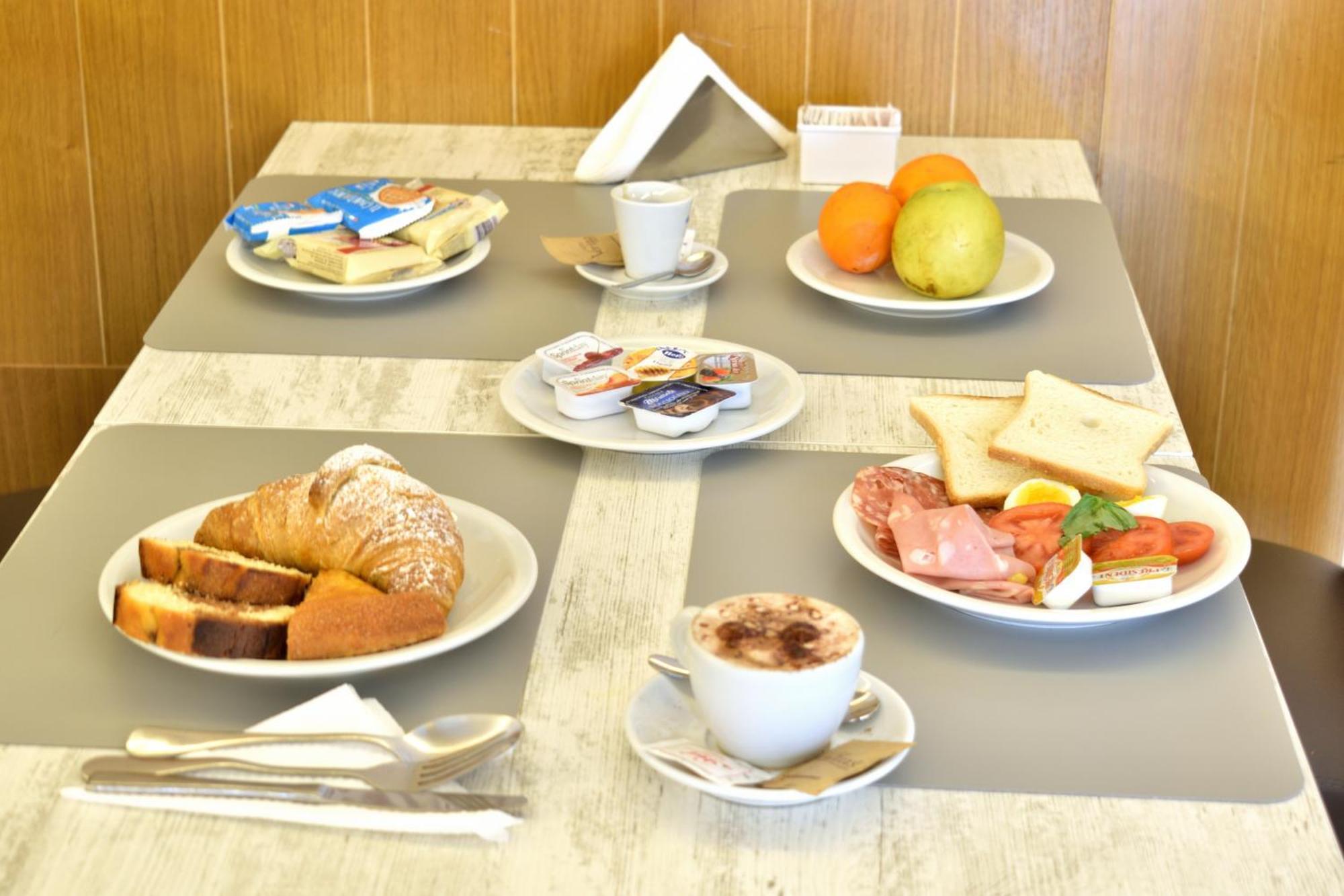 Hotel Futuro Aversa Kültér fotó
