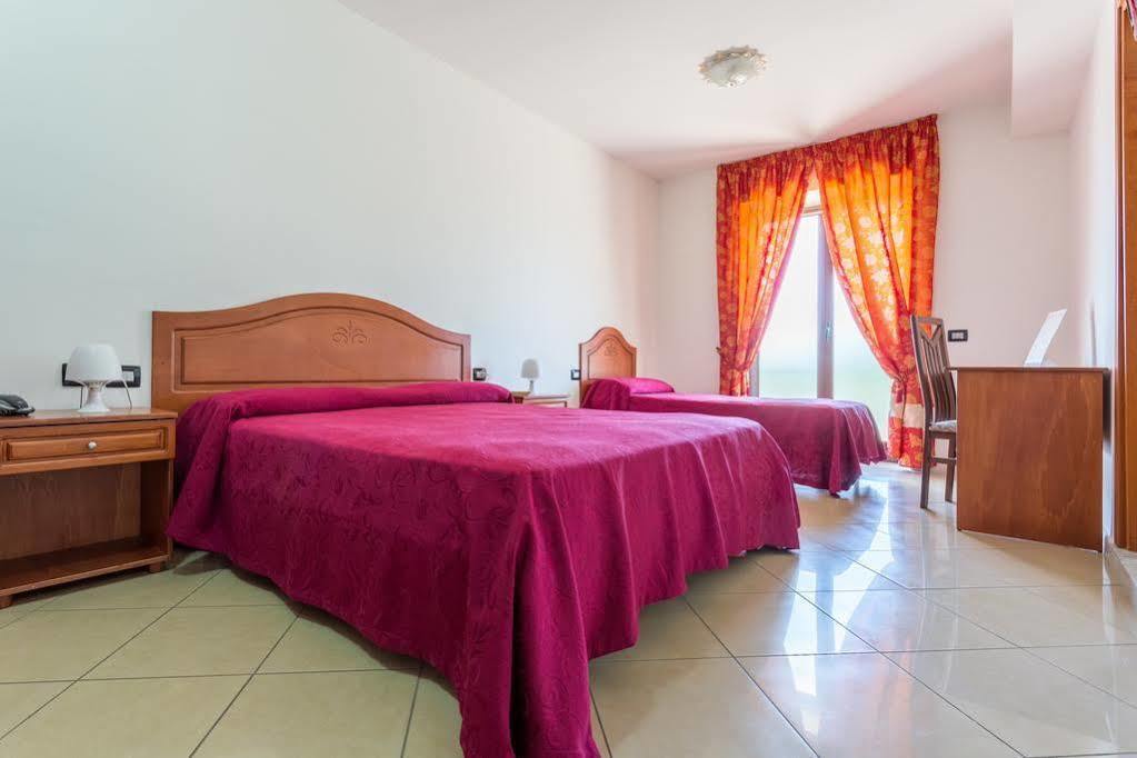 Hotel Futuro Aversa Kültér fotó